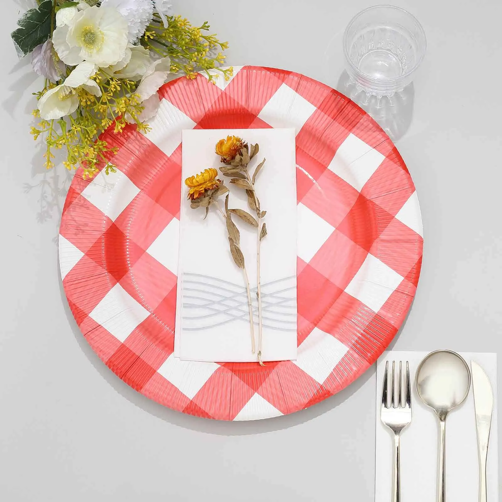 10 Pack Red / White Buffalo Plaid Disposable Serving Trays, Round Checkered Sunray Cardboard Charger Plates 350 GSM 13"