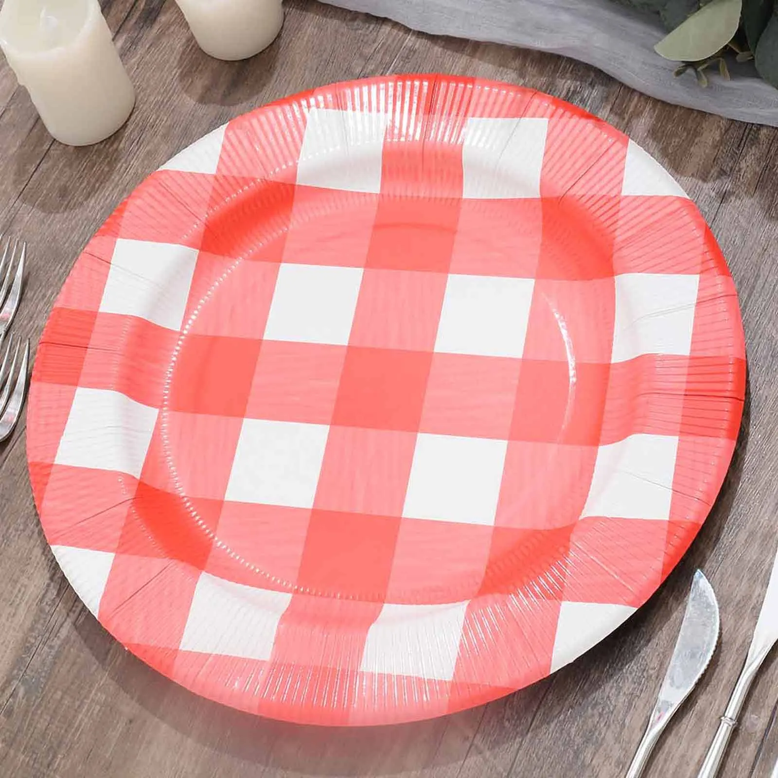 10 Pack Red / White Buffalo Plaid Disposable Serving Trays, Round Checkered Sunray Cardboard Charger Plates 350 GSM 13"