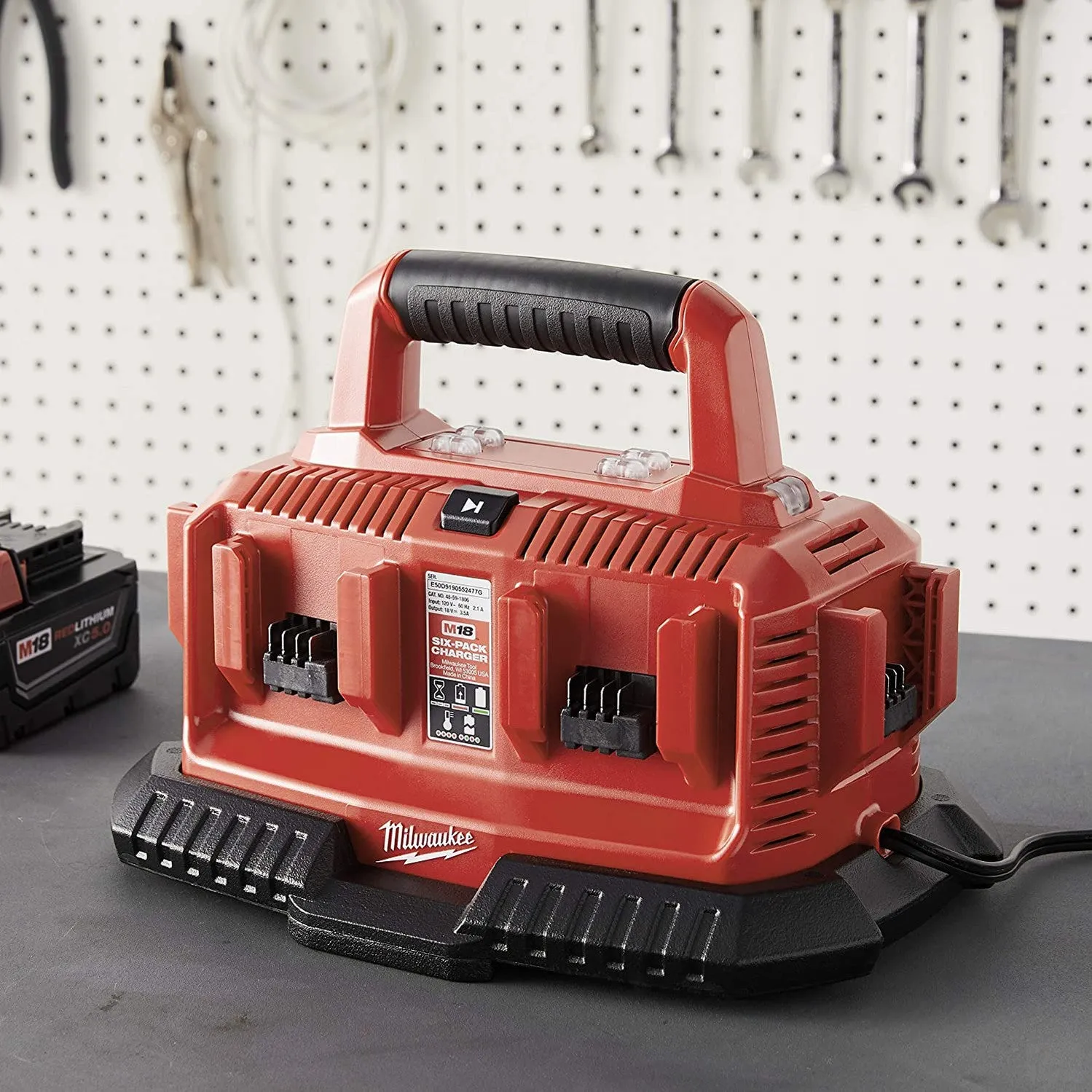 MILWAUKEE M18™ Six Bay Charger 48-59-1806